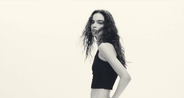 Українка Віра Бошкова стала обличчям кампейну бренду KHY Кайлі Дженнер