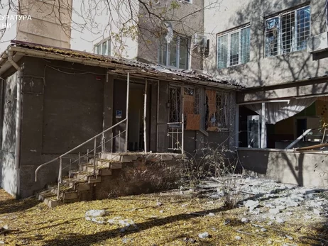 Внаслідок обстрілу дитячої лікарні у Херсоні постраждали дев’ять людей