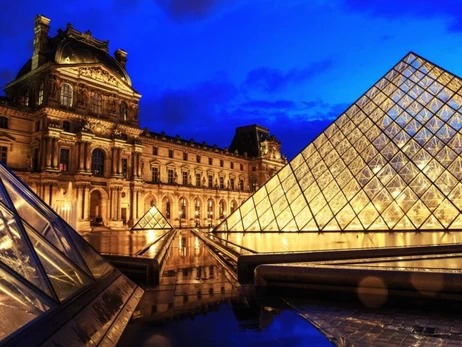 У Франції заарештували п'ятьох нових підозрюваних у крадіжці коштовностей із Лувру