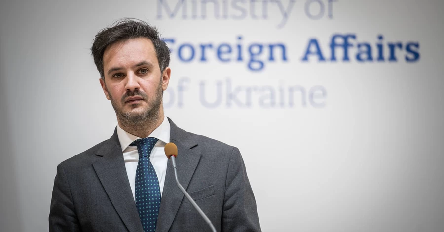 МЗС звернулося до журналістів через запрошення Путіна подивитися на “оточення” українських військ