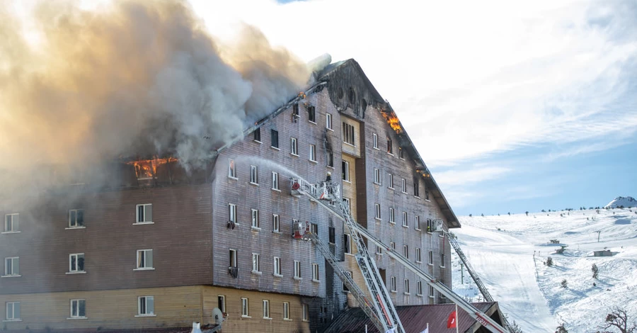 У Туреччині 11 людей засудили до довічного терміну через пожежу на курорті в Болу