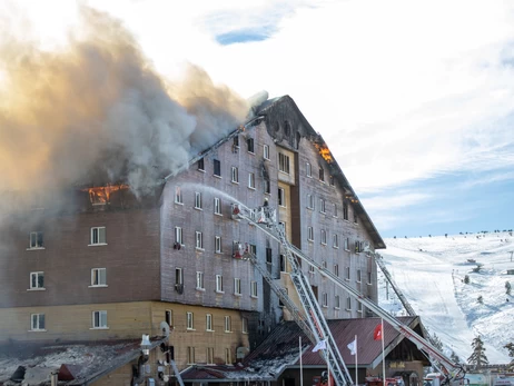 У Туреччині 11 людей засудили до довічного терміну через пожежу на курорті в Болу