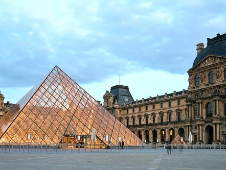 Звинувачення в пограбуванні Лувру висунули ще двом підозрюваним, зокрема 38-річній жінці 