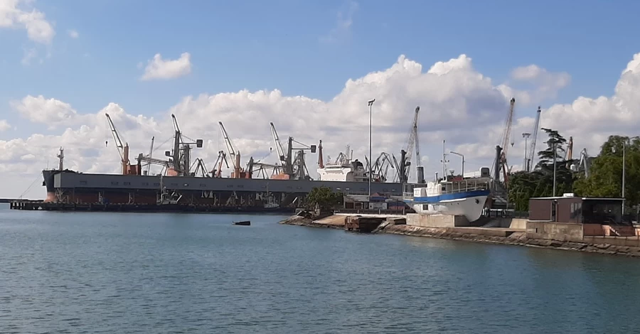 Дрони атакували російський порт у Туапсе - вражений танкер та нафтотермінал