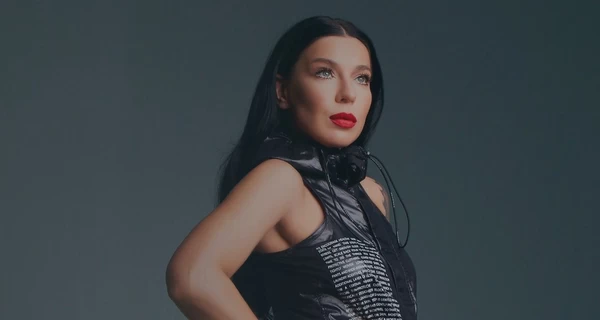 Певица Елка на концерте в Москве убрала упоминание 