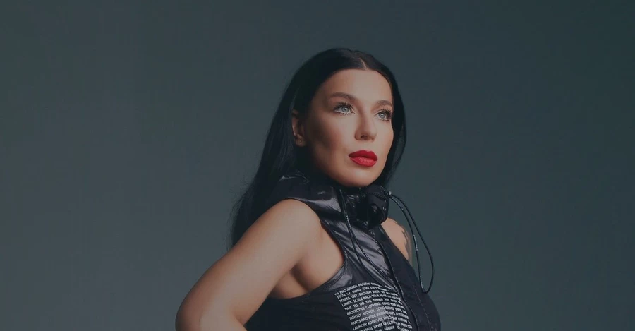 Певица Елка на концерте в Москве убрала упоминание 