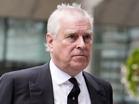 Карл III позбавить свого брата Ендрю останнього звання - віцеадмірала