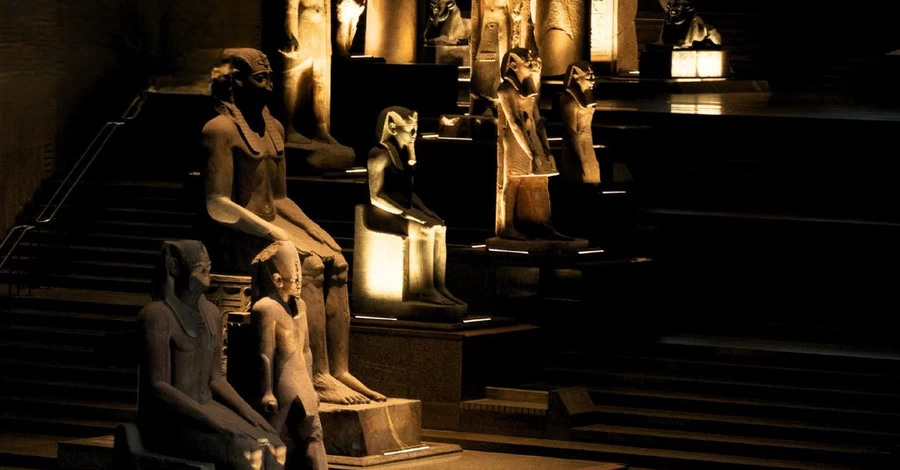 У Єгипті біля піраміди Хеопса відкрився Великий музей, який будували з 2005 року