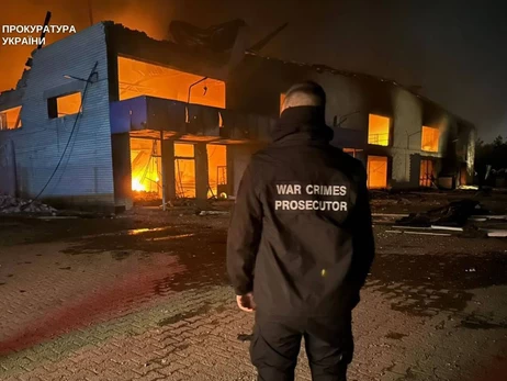 Унаслідок дронового удару по Павлограду знищено склад з чипсами й сухариками