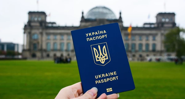 Статус біженця скасують: як українцям легально залишитись у ЄС після цього