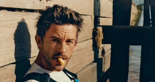 Журнал People назвал звезду 