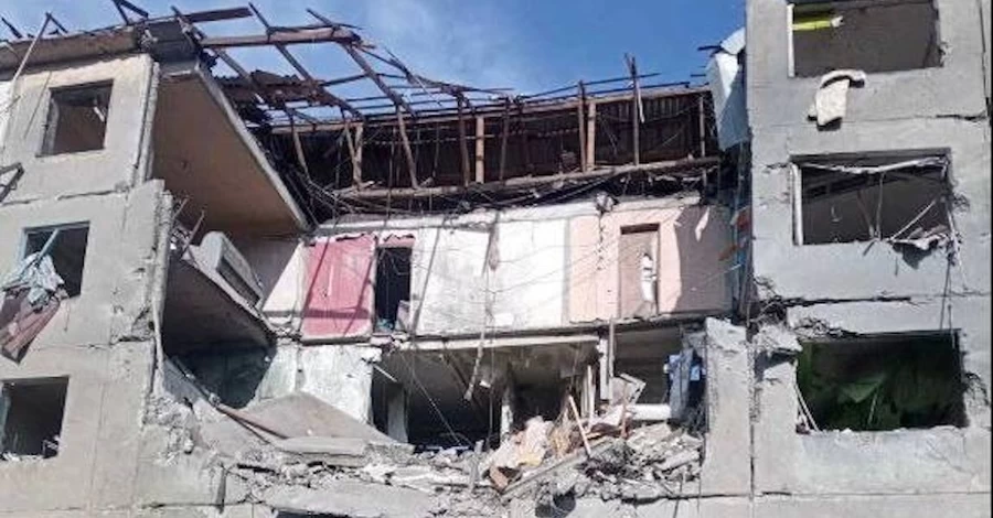 У Добропіллі після авіаудару РФ рятувальники витягнули чоловіка з-під завалів