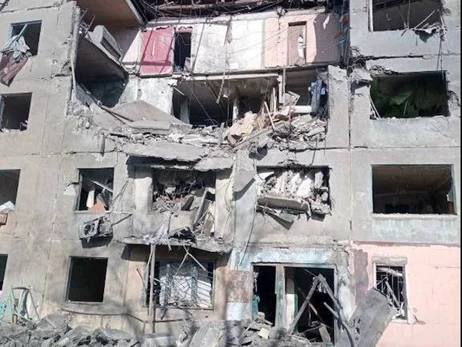 В Доброполье после авиаудара РФ спасатели вытащили мужчину из-под завалов