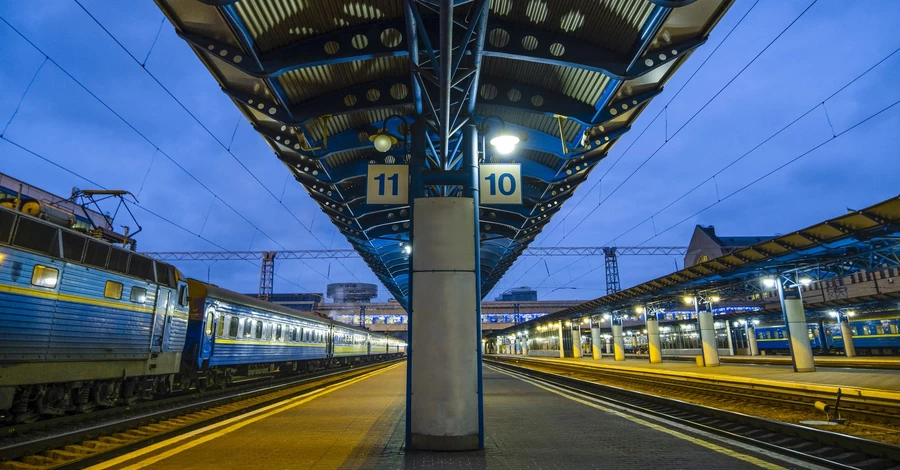 Обстріли, мінування, зміни маршрутів та пересадки: як сьогодні їздять потяги в Україні