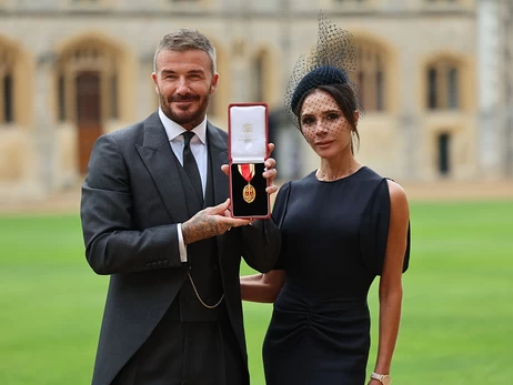 Сэр Дэвид и леди Виктория – британский король посвятил Бекхэма в рыцари 