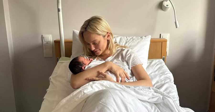 Співачка ROXOLANA народила доньку