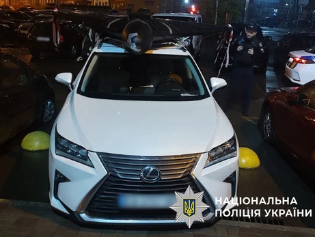 Поліція Києва вилучила «шахед», який ветеран перевозив на даху свого “Лексуса”