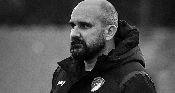 Тренер сербского футбольного клуба умер во время матча