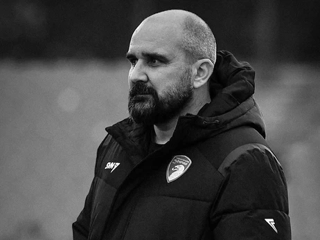 Тренер сербського футбольного клубу помер під час матчу