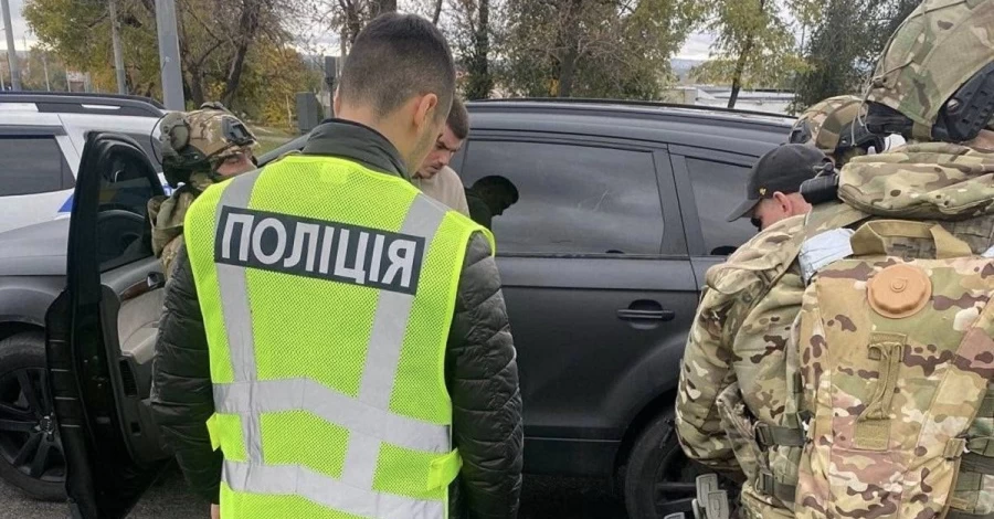 Начальника отделения полиции в Киеве уже задержали – он доехал до Ровенской области