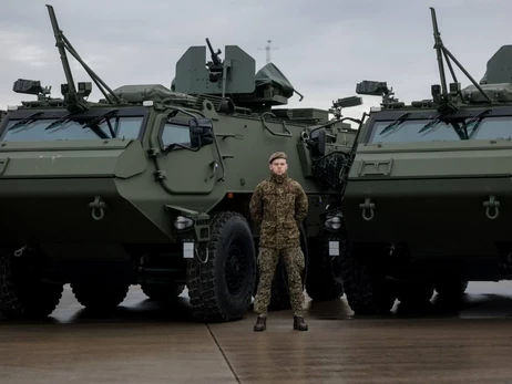 Украина получила от Латвии 21 бронетранспортер Patria 6x6
