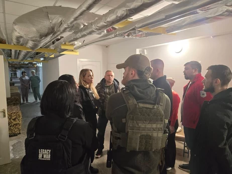 Кроме Херсона Джоли побывала в Николаеве, ее приезд организовал британский фотограф