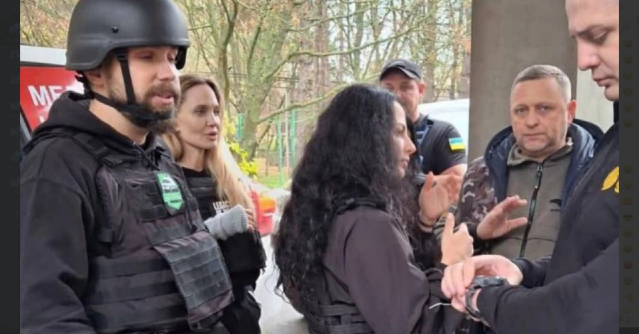 Анджелина Джоли прибыла в Украину пешком – Politico