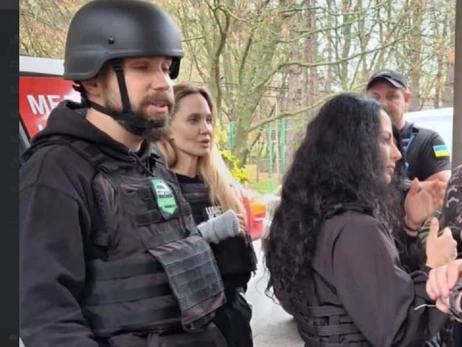 Анджелина Джоли прибыла в Украину пешком – Politico