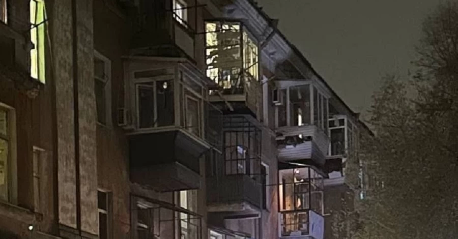 Росіяни вдарили безпілотником по багатоповерхівці в Дніпрі, є травмовані