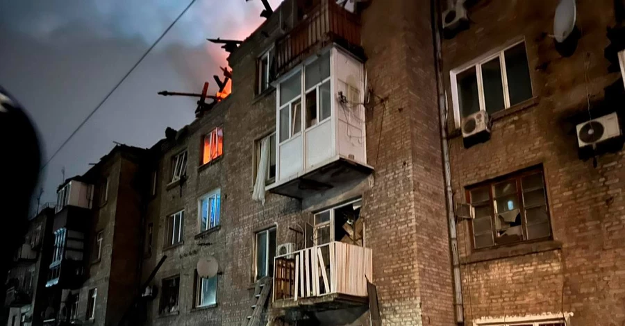 Росіяни масовано атакували Кам’янське, рятівники дістали з-під завалів 5 людей