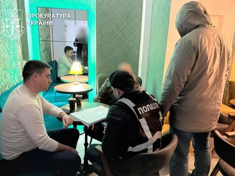 В Киеве двое мужчин обманули американского добровольца из ВСУ на 3,2 млн гривен