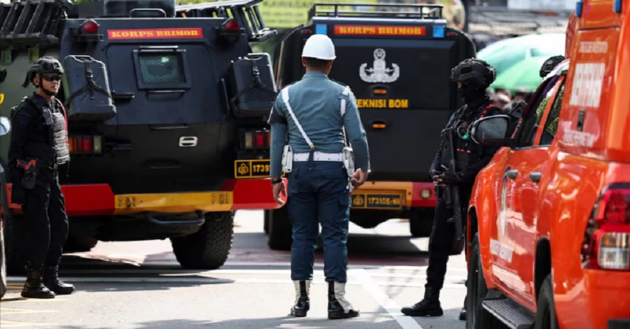 Внаслідок вибуху в мечеті в Індонезії постраждали щонайменше 54 людини