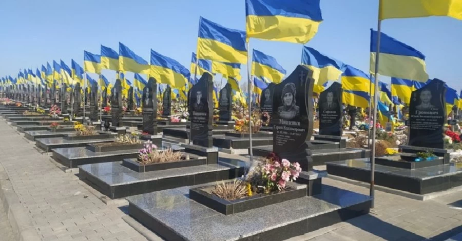 Некрологи військовим у стилі гуморесок - мережу обурили вірші поета зі Львівщини