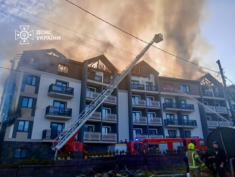 В Буковеле произошел крупный пожар в элитном отеле, гостей пришлось эвакуировать