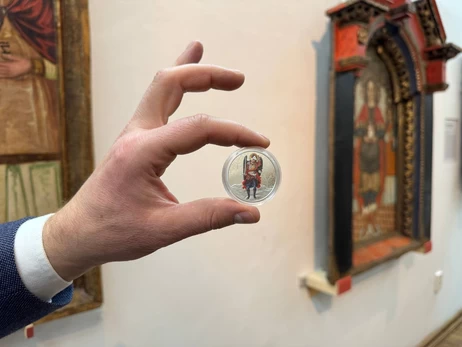 Нацбанк представил серебряную монету 