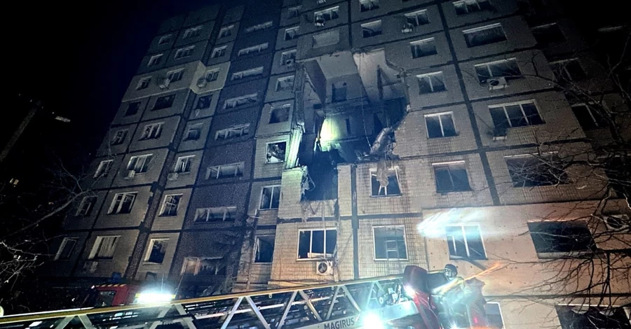 У Дніпрі врятували кішку, що опинилася під завалами зруйнованої російським дроном багатоповерхівки