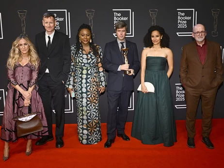 Букеровскую премию-2025 получил британско-венгерский писатель Дэвид Салай