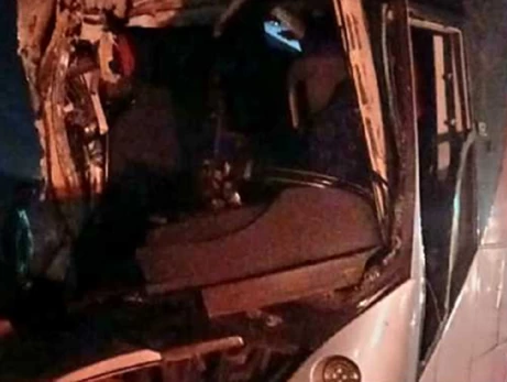 В Єгипті туристичний автобус зіткнувся з вантажівкою, є загиблі та багато травмованих