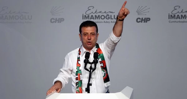 Прокуратура потребовала для мэра Стамбула и оппонента Эрдогана 2000 лет заключения