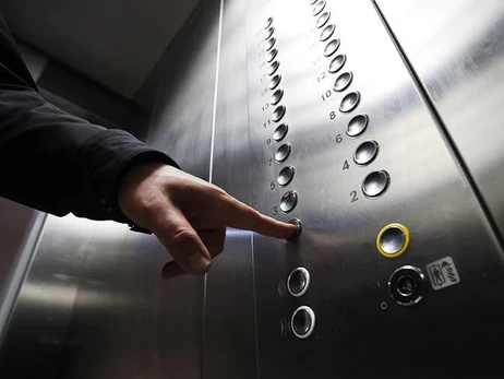 Нова комунальна реальність: хто не здав гроші на генератор, на ліфті не їздить