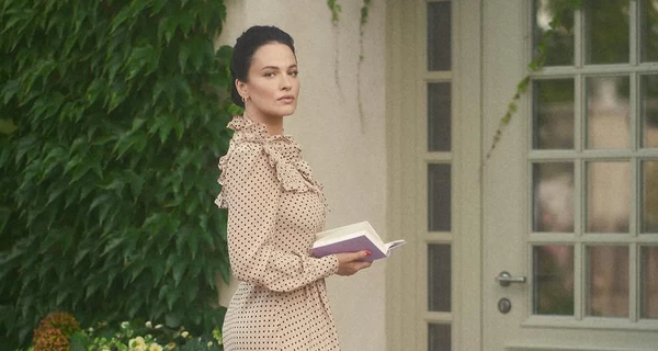 Что читают звезды: любимые книги Песик, Осадчей, Астафьевой, Ступки, Мартынюка