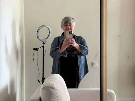 «Цифровая бабушка»: пенсионерка из Прикарпатья ведет блог, обучая сверстников пользоваться смартфоном