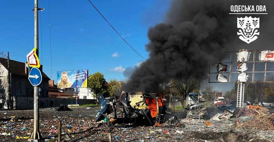 Россияне ударили дронами по рынку в Черноморске, двое людей погибли