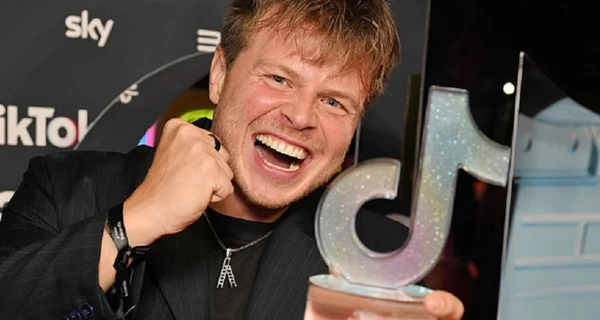 Блогер из Украины Макс Клименко получил премию TikTok в Великобритании как 