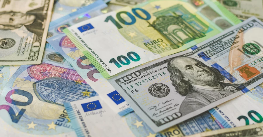Долар проти євро: що буде з курсом до кінця року