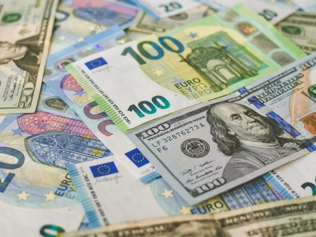Долар проти євро: що буде з курсом до кінця року