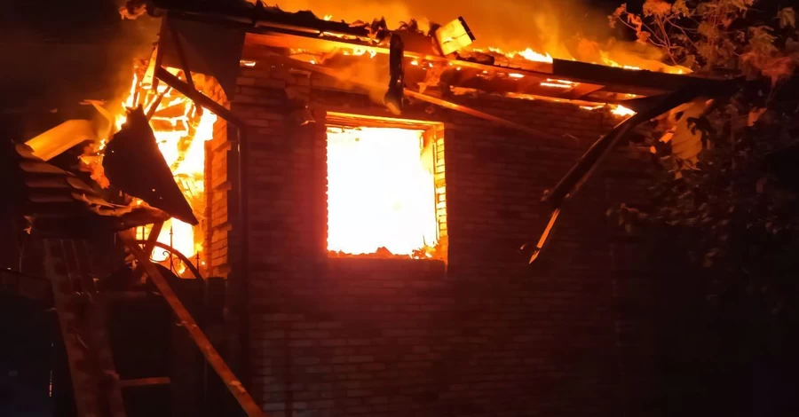 Росіяни вночі атакували дронами Дніпро, у місті почалися пожежі