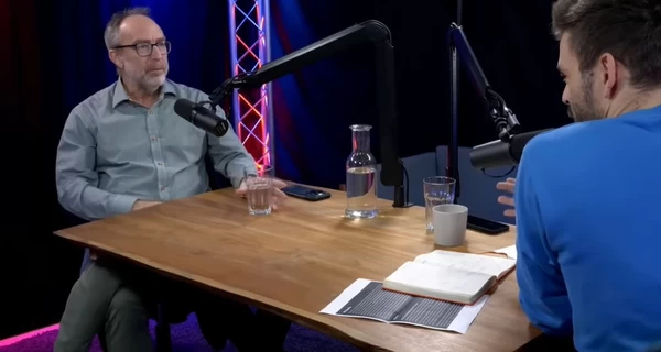 Основатель Wikipedia дал 45-секундное интервью, которое закончилось скандалом