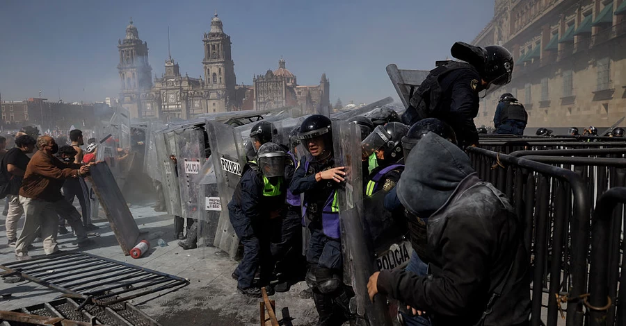У Мексиці вбивство мера викликало протести покоління Z, постраждали 120 людей