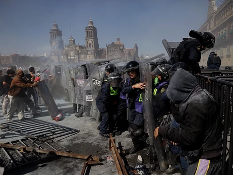 У Мексиці вбивство мера викликало протести покоління Z, постраждали 120 людей
